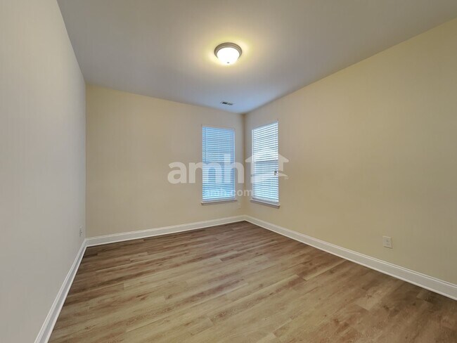 Building Photo - 2217 Magnolia Ct