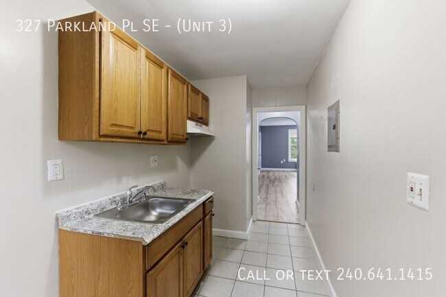 Building Photo - 327 Parkland Pl SE