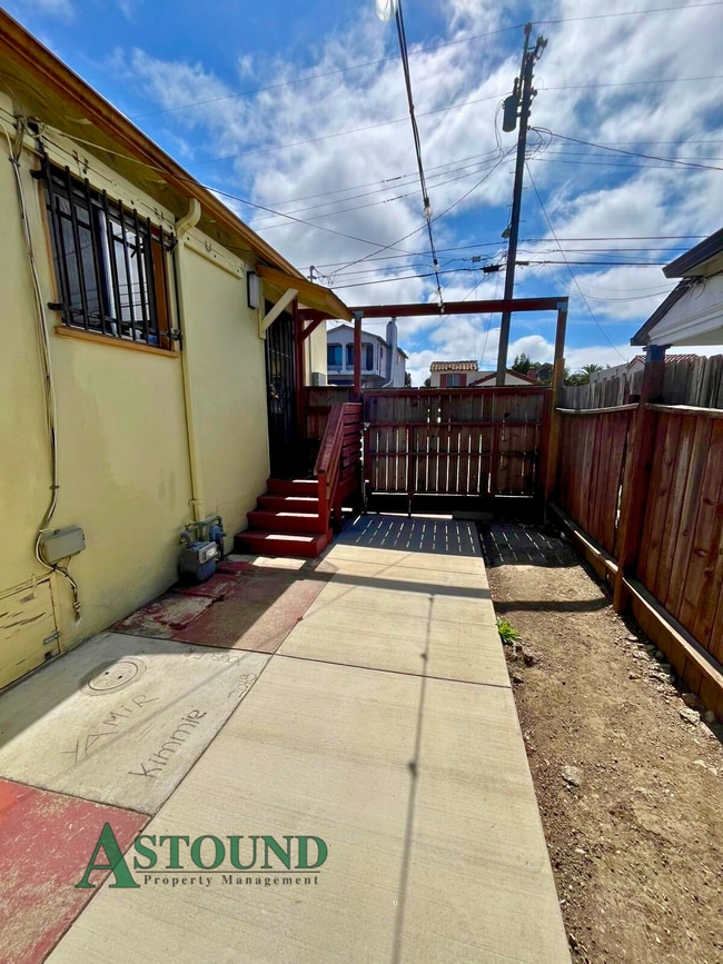 Building Photo - 7500 Deerwood Ave