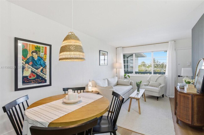 Building Photo - 1100 11th St