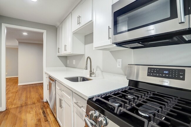 Building Photo - 2647 Greenbriar Dr