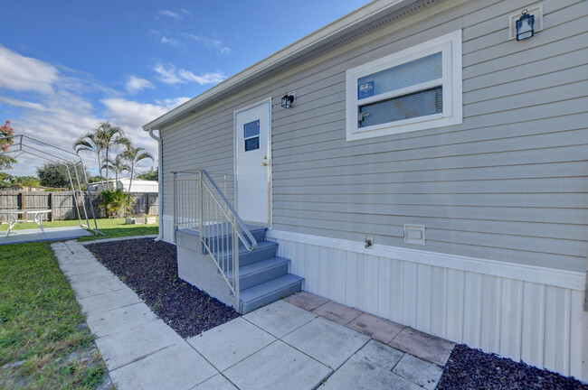 Building Photo - 22937 Seaspray Pl