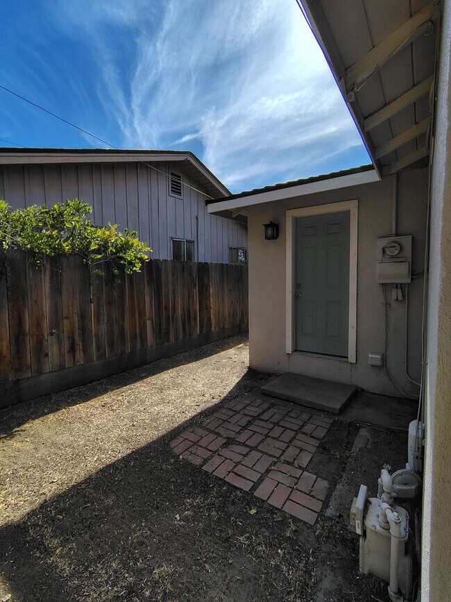 Building Photo - 1806 Enslen Ave