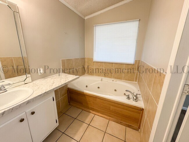 Building Photo - 21 Amy Ln