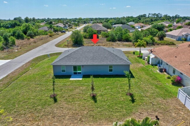 Building Photo - 799 SW Sardinia Ave