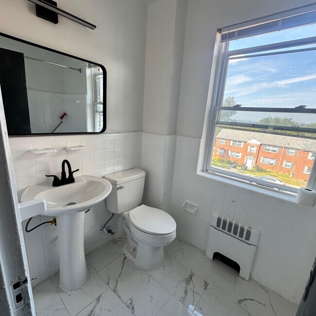 Building Photo - 2028 Lorraine Rd