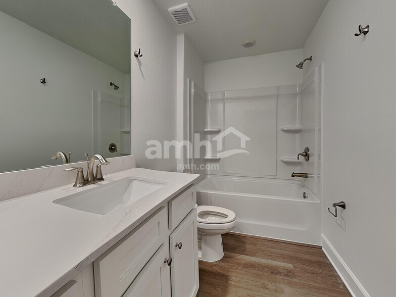Building Photo - 37679 Dusty Saddle Ln
