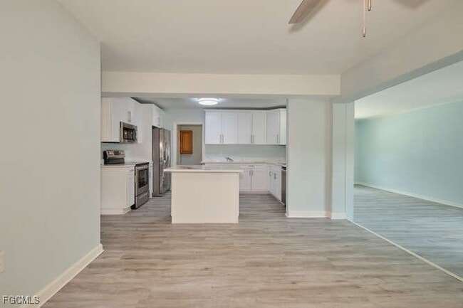 Building Photo - 4370 Deleon St