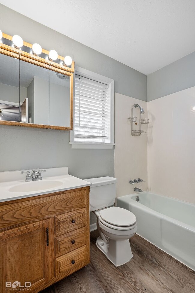 Building Photo - 1005 Clarence St