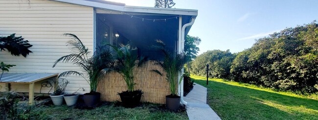 Building Photo - 530 7th Pl