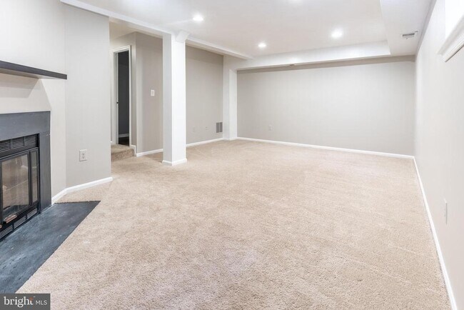 Building Photo - 8020 Bethelen Woods Ln