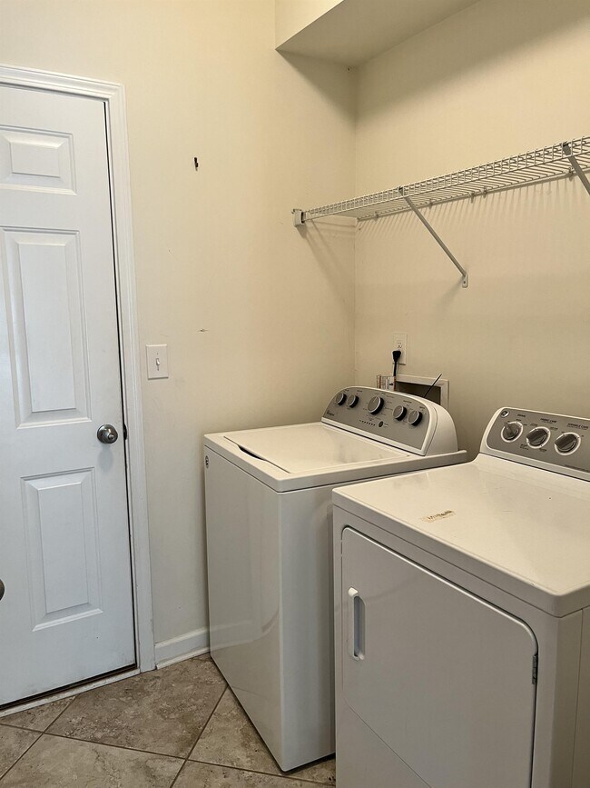Building Photo - 8517 Loxton Cir