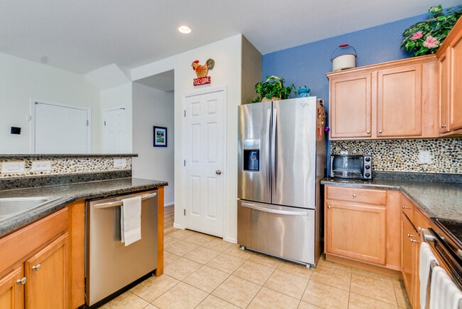 Building Photo - Beautiful 4-Bedroom Home For Rent in Queen...