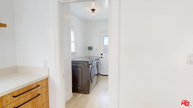 Building Photo - 2032 W 80th St