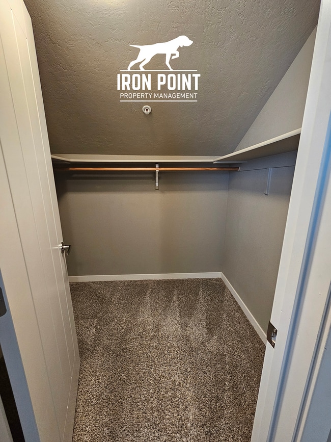 Building Photo - JE911