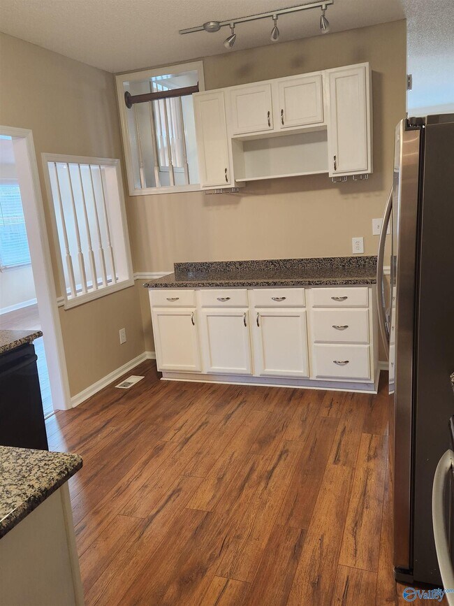 Building Photo - 106 Longleaf Ln