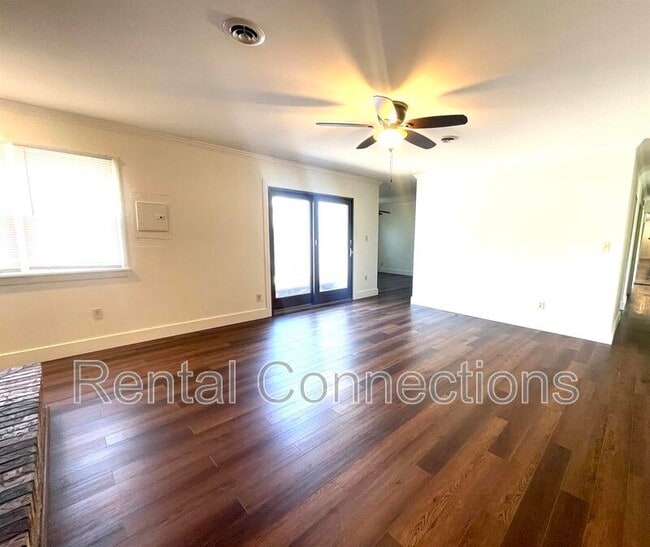 Building Photo - 3300 W Hawthorne Ct