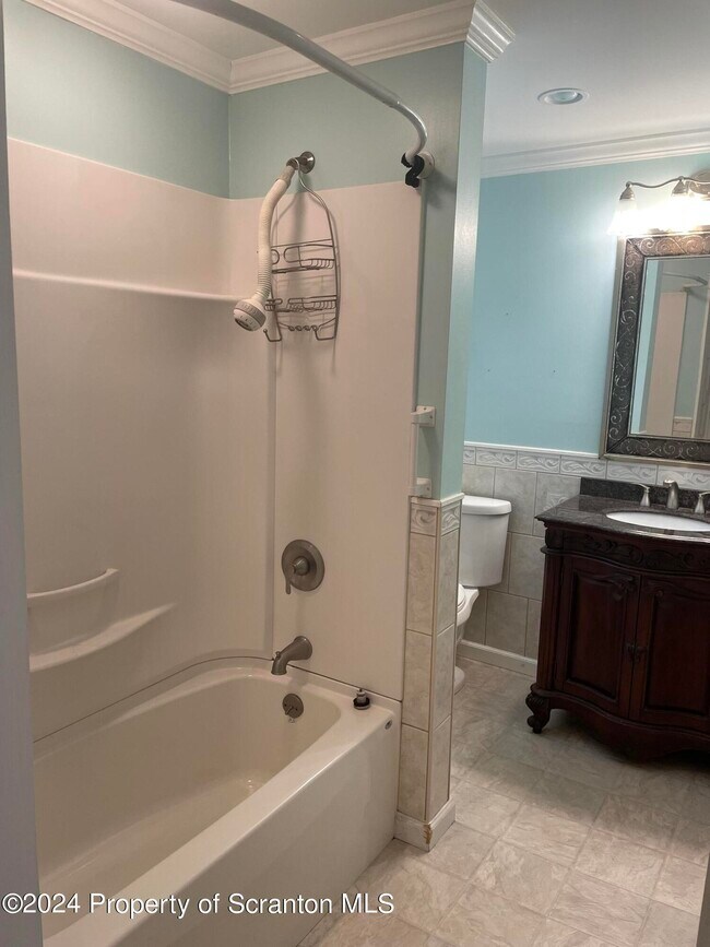 Building Photo - 1312 Main St