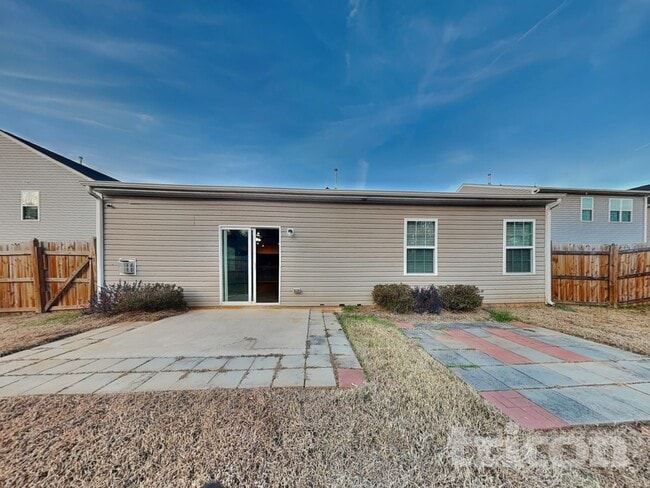 Building Photo - 1250 Aurora Glen Dr