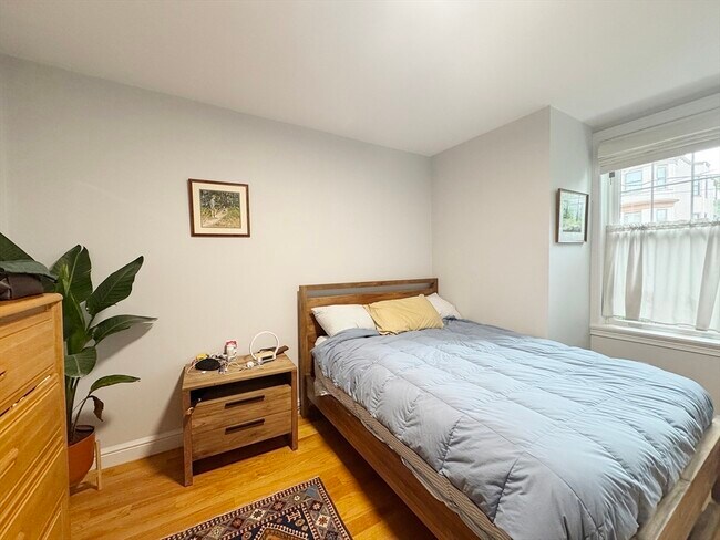 Building Photo - 214-216 E Eagle St