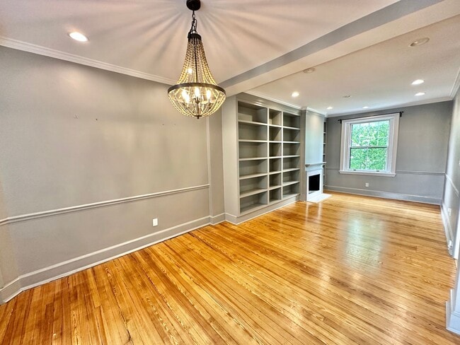 Building Photo - Historic Georgetown Sunny 2 Bedroom 1.5 Ba...