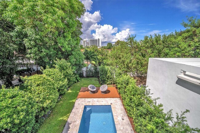 Building Photo - 3167 SW 25th St