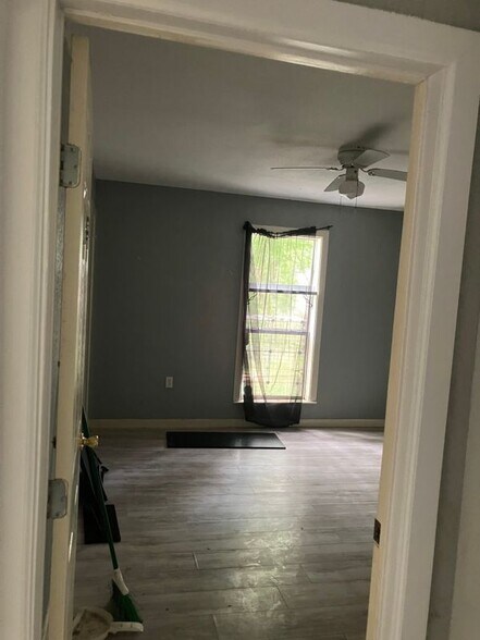 Building Photo - 132 Fernwood Dr
