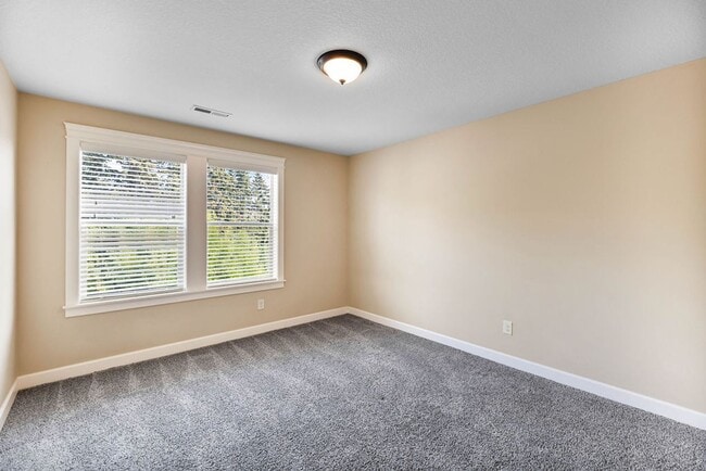 Building Photo - Beautiful Gated Fisher’s Landing Townhome with 4 Bedrooms, Gas Fireplace & Central AC