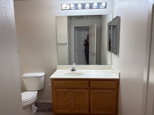 Building Photo - 4 bedroom 3 bathroom home with bedroom and...