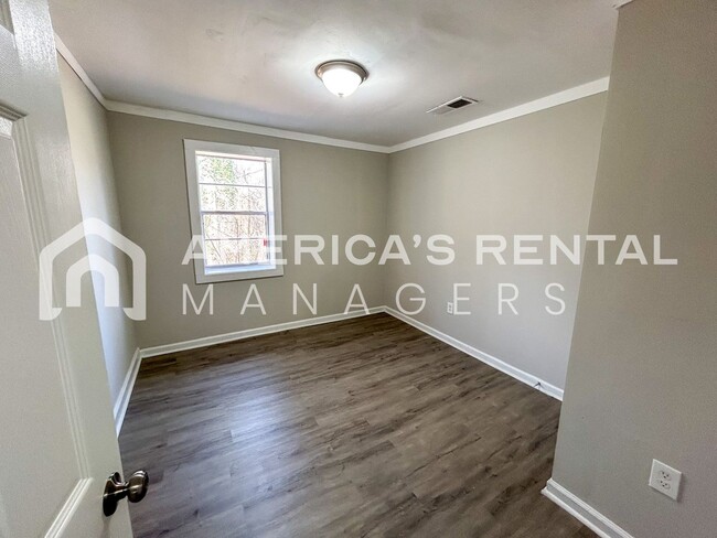 Building Photo - Home for rent in Adamsville!