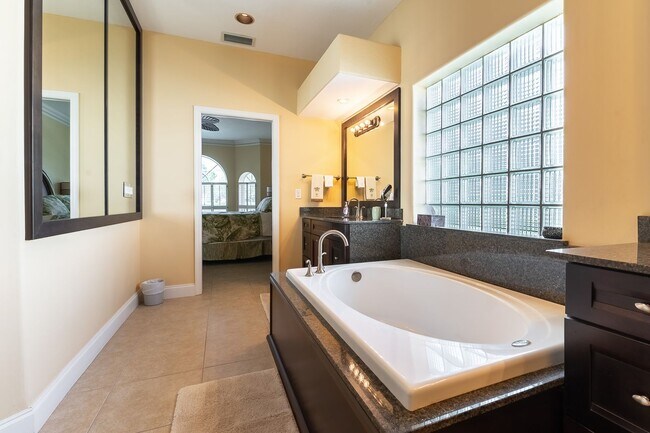 Building Photo - Beautiful 2-Bed Pool Home with Deeded Golf...