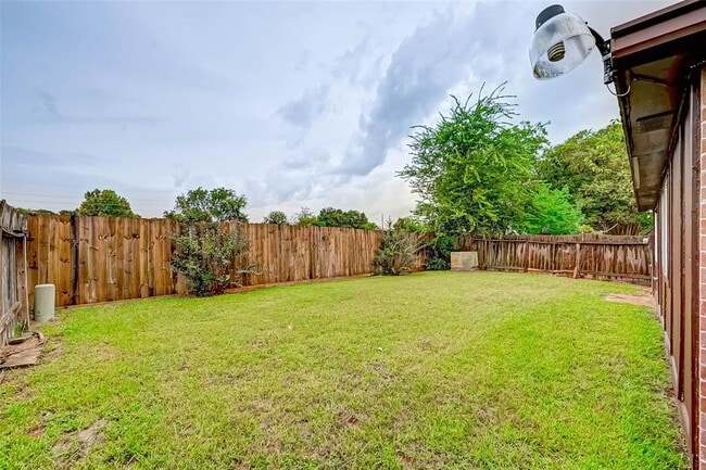 Building Photo - 17435 Glenmorris Dr