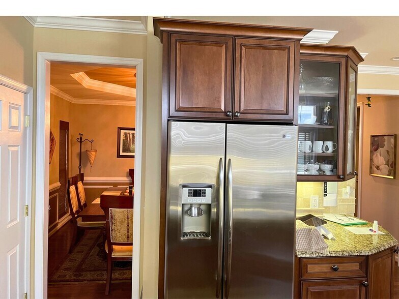 Building Photo - 9908 E Hill Dr