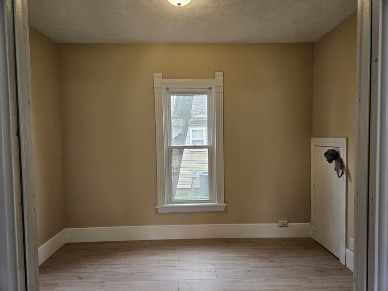 wood-look luxury vinyl flooring in dining room - 1111 Sorin St