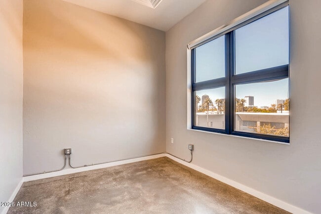 Building Photo - 914 E Osborn Rd