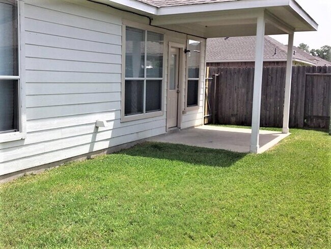 Building Photo - 15742 Flagstone Walk Way