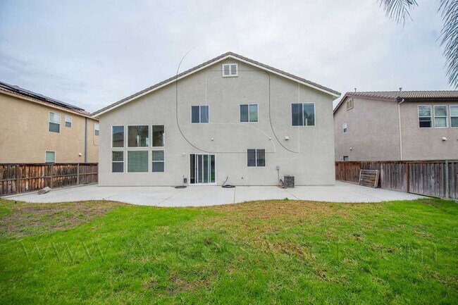 Building Photo - Stunning 4 Bed/2.5 Bath Home In Corona With Great Curb Appeal!