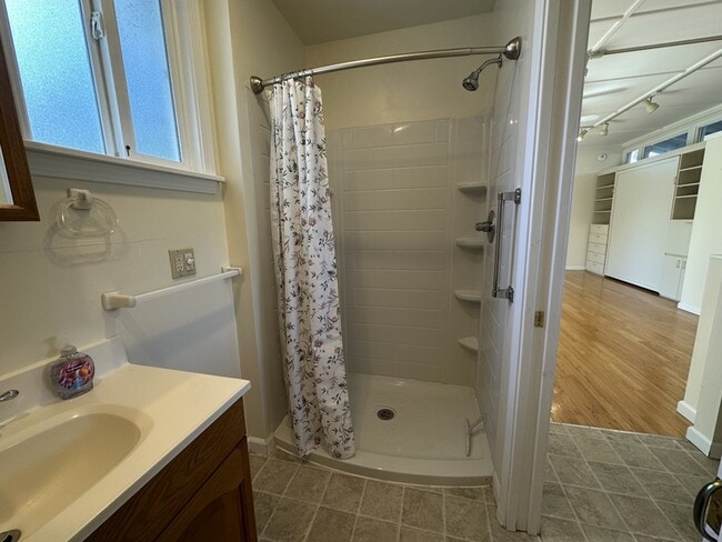 Building Photo - 795 E College St