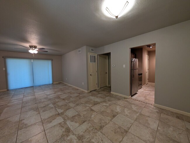 Building Photo - 2/2 Condo on Lake McQueeny / Waterfront Co...
