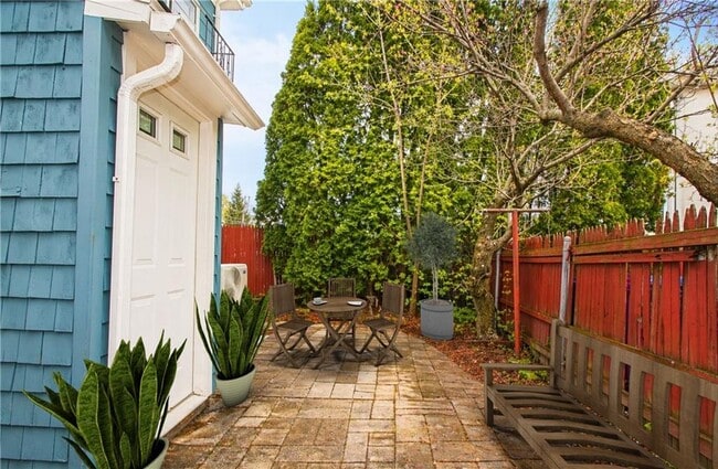 Building Photo - 111 Johnson St