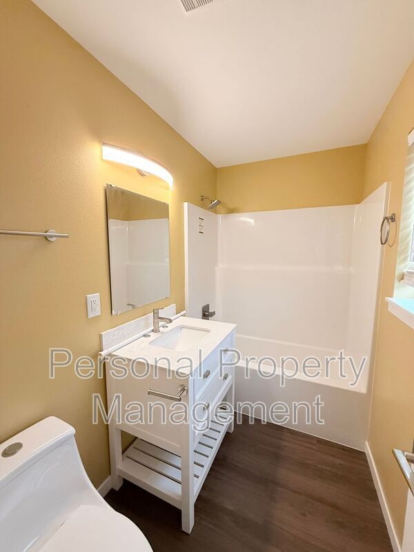 Building Photo - 5711 NE 74th Ct