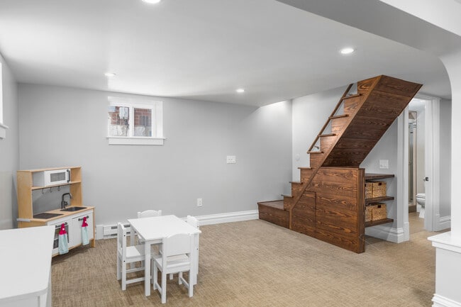 Building Photo - 5504 Itaska St