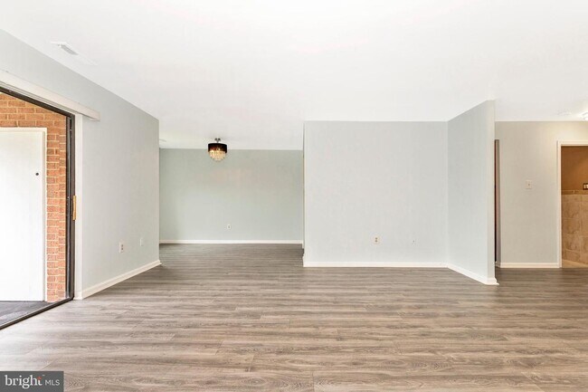 Building Photo - 826 Quince Orchard Blvd