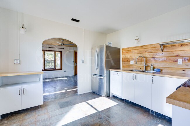 Building Photo - Historic Coquina Meets Modern Finishes 2 Bedroom 1 Bath Duplex in the Heart of Flagler Beach