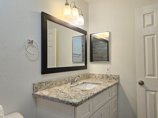 Building Photo - 10615 Heatherford Dr