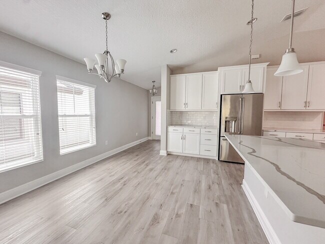 Building Photo - "Charming 3-Bedroom Haven with 2 Full Baths in Serene Parrish FL!"