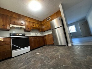 Building Photo - 3340 Pinewood Ave