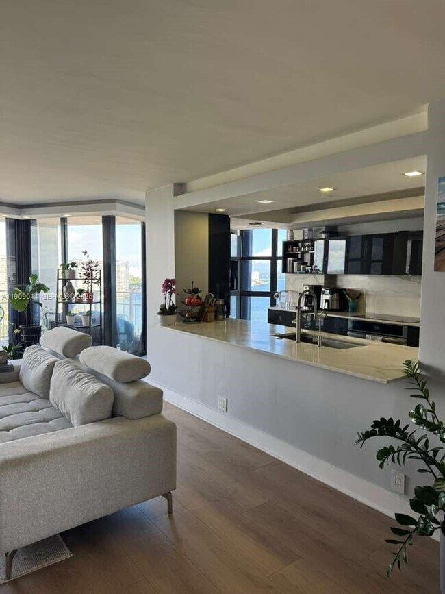 Building Photo - 4000 Towerside Terrace