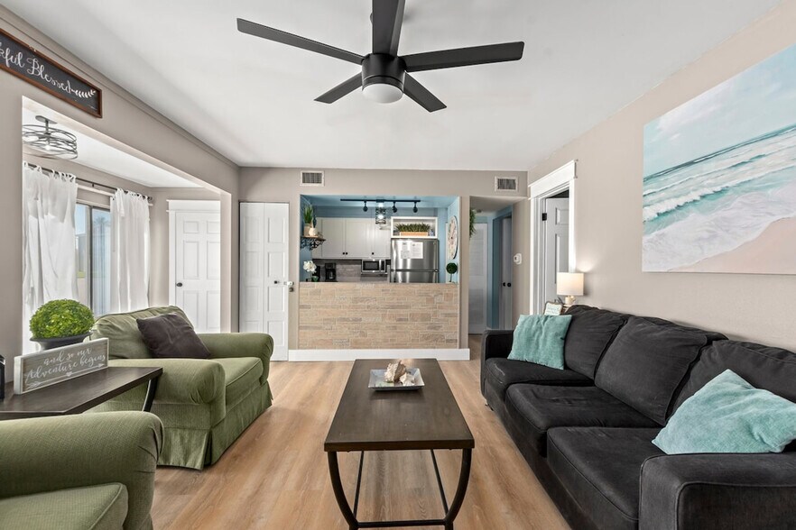 Building Photo - 4000 Gulf Terrace Dr