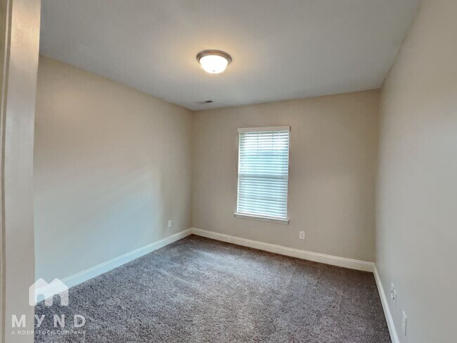 Building Photo - 566 Waterford Ln